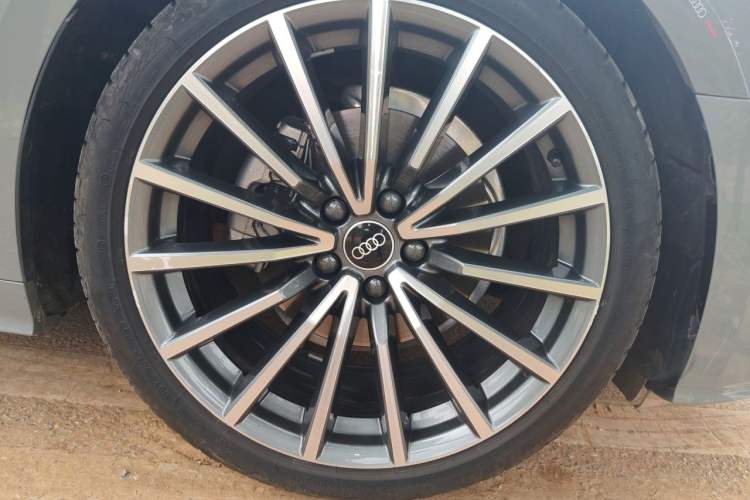 Used Audi A5 2021 Sportback 40 TFSI quattro Luxury Prestige Edition Right Front Wheel Hub