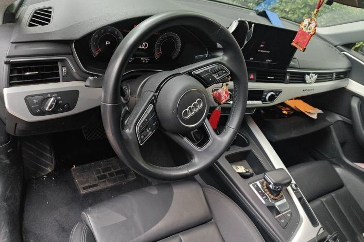 Used Audi A5 2021 Sportback 40 TFSI quattro Luxury Dynamic Model Center Console