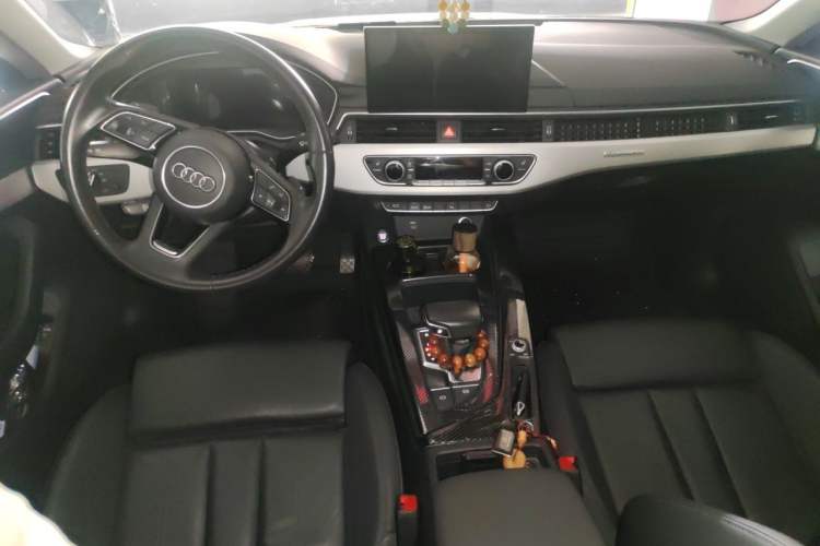 Used Audi A5 2021 Sportback 40 TFSI quattro Luxury Dynamic Model Center Console