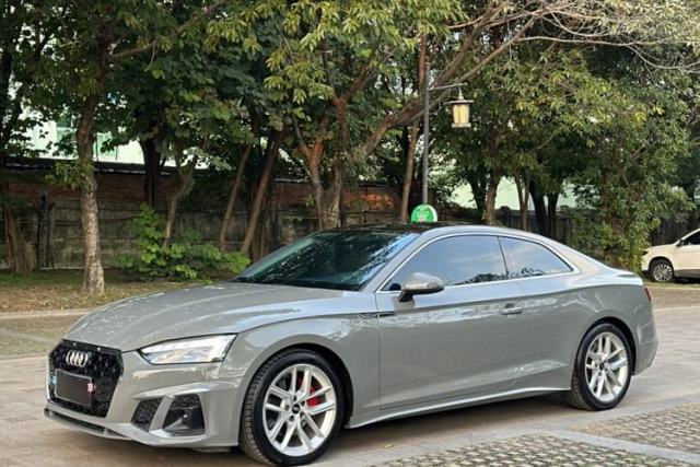 Ojetý Audi A5 2021 Coupe 40 TFSI Fashionable and Dynamic Model
