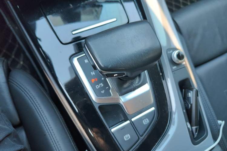 Used Audi A5 2021 Coupe 40 TFSI Fashionable and Dynamic Model Gear Lever