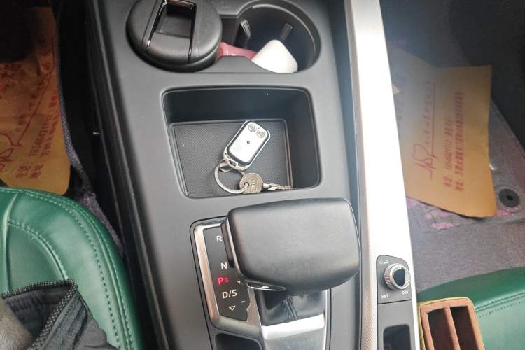 Used Audi A5 2021 Sportback 40 TFSI Stylish and Elegant Model Gear Lever