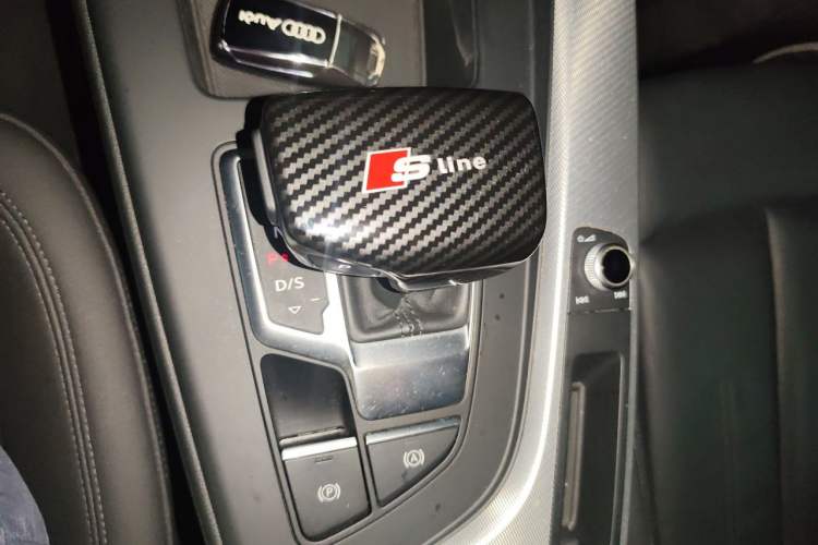 Used Audi A5 2021 Coupe 40 TFSI Fashionable and Dynamic Model Gear Lever