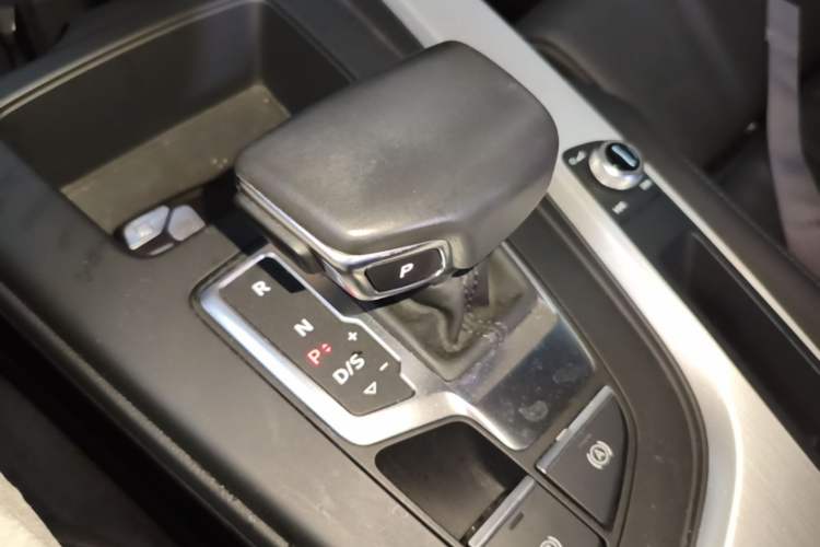 Used Audi A5 2021 Sportback 40 TFSI quattro Luxury Dynamic Model Gear Lever