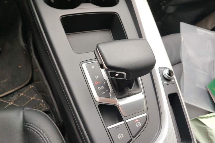 Used Audi A5 2021 Sportback 40 TFSI Fashionable and Dynamic Model Gear Lever