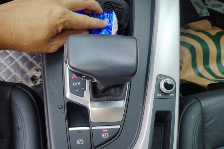 Used Audi A5 2021 Sportback 40 TFSI Stylish and Elegant Model Gear Lever