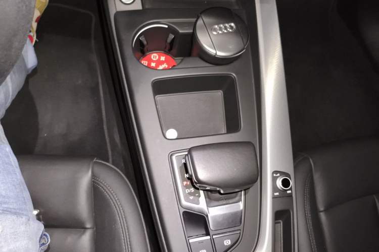 Used Audi A5 2021 Sportback 40 TFSI Stylish and Elegant Model Gear Lever