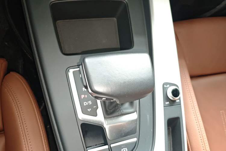 Used Audi A5 2021 Sportback 40 TFSI quattro Luxury Dynamic Model Gear Lever