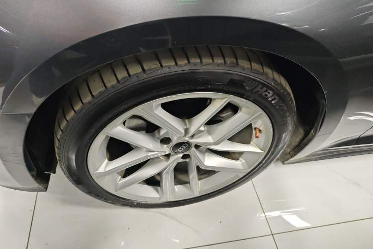 Used Audi A5 2021 Coupe 40 TFSI Fashionable and Dynamic Model Left Front Wheel Hub