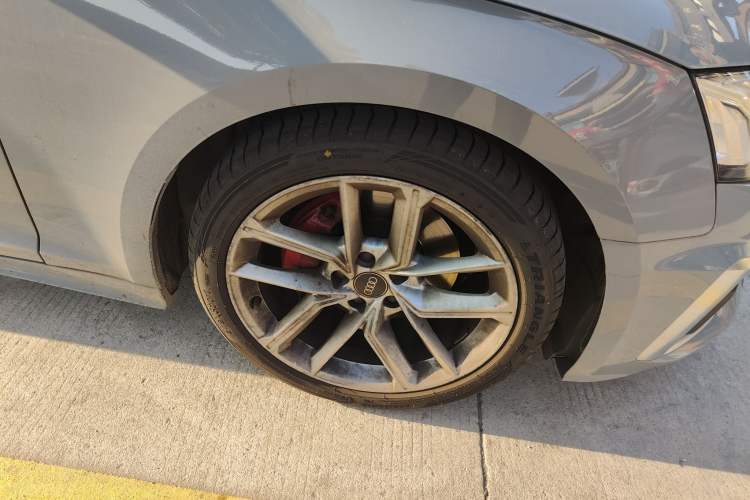 Used Audi A5 2021 Coupe 40 TFSI Fashionable and Dynamic Model Right Front Wheel Hub
