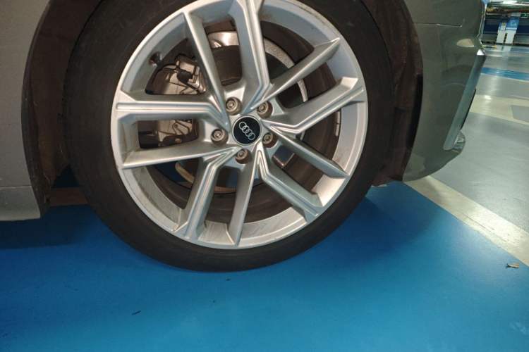 Used Audi A5 2021 Coupe 40 TFSI Fashionable and Dynamic Model Right Front Wheel Hub