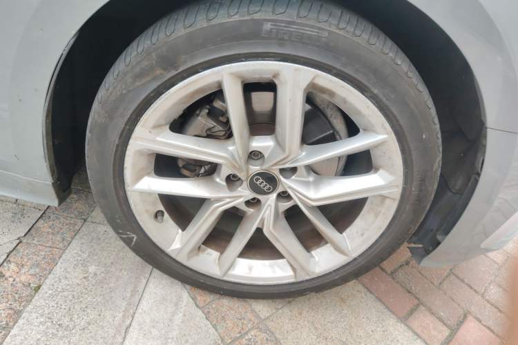 Used Audi A5 2021 Coupe 40 TFSI Fashionable and Dynamic Model Right Front Wheel Hub