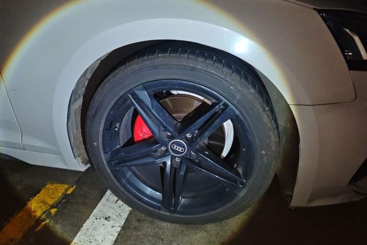 Used Audi A5 2021 Sportback 40 TFSI Fashionable and Dynamic Model Right Front Wheel Hub