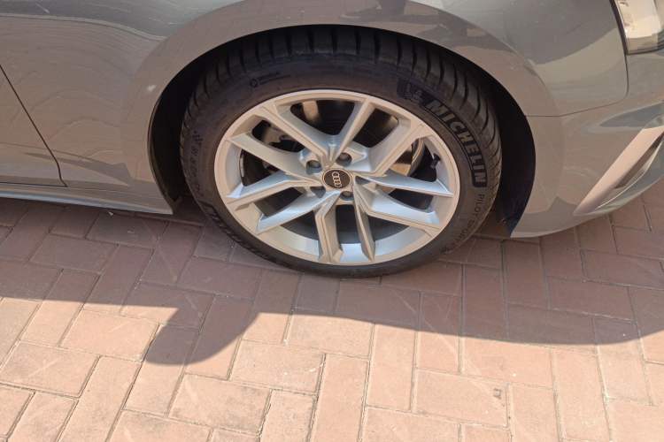 Used Audi A5 2021 Coupe 40 TFSI Fashionable and Dynamic Model Right Front Wheel Hub