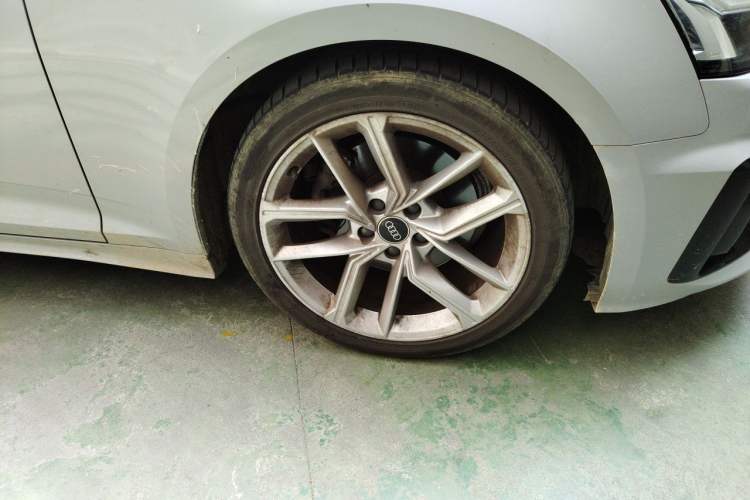 Used Audi A5 2021 Sportback 40 TFSI Fashionable and Dynamic Model Right Front Wheel Hub