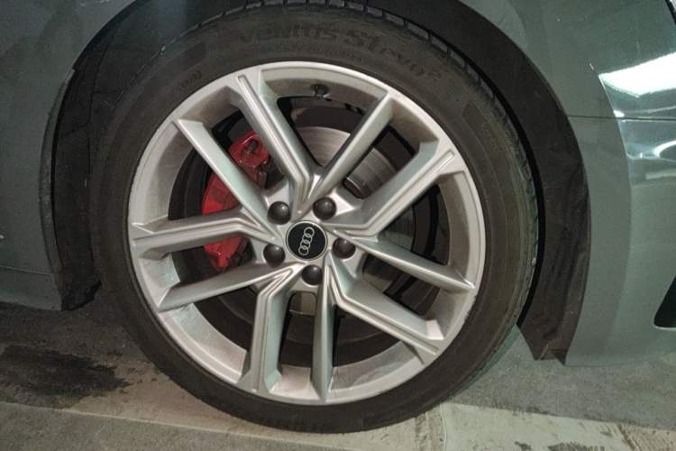 Used Audi A5 2021 Coupe 40 TFSI Fashionable and Dynamic Model Right Front Wheel Hub