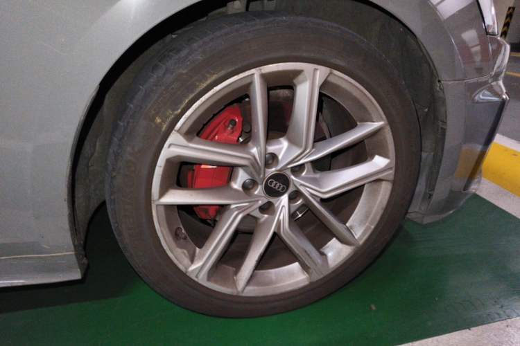 Used Audi A5 2021 Coupe 40 TFSI Fashionable and Dynamic Model Right Front Wheel Hub