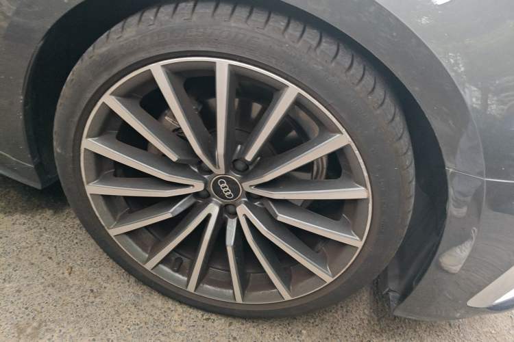 Used Audi A5 2021 Sportback 40 TFSI quattro Luxury Dynamic Model Right Front Wheel Hub