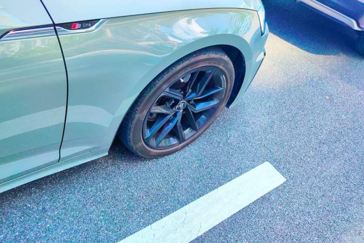 Used Audi A5 2021 Sportback 40 TFSI Fashionable and Dynamic Model Right Front Wheel Hub