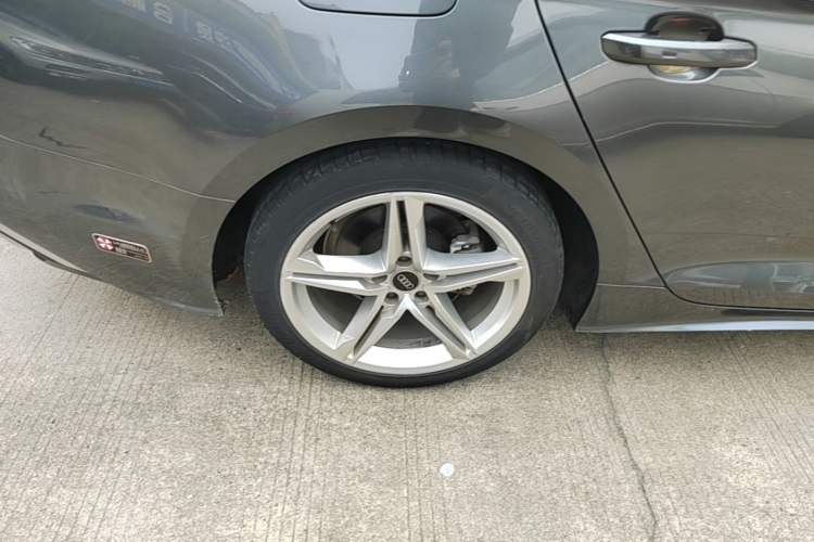 Used Audi A5 2021 Sportback 40 TFSI Stylish and Elegant Model Right Rear Wheel Hub