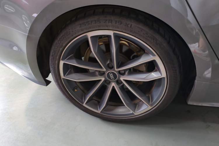 Used Audi A5 2021 Sportback 40 TFSI quattro Luxury Dynamic Model Right Rear Wheel Hub