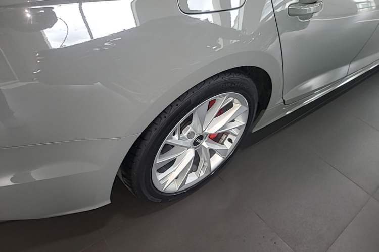 Used Audi A5 2021 Sportback 40 TFSI Fashionable and Dynamic Model Right Rear Wheel Hub