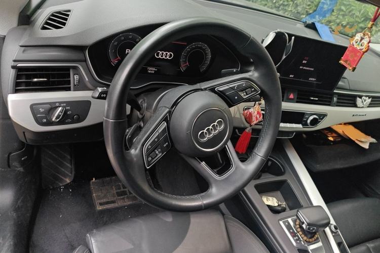 Used Audi A5 2021 Sportback 40 TFSI quattro Luxury Dynamic Model Steering Wheel