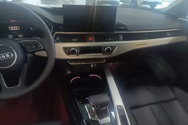 Used Audi A5 2021 Sportback 40 TFSI quattro Luxury Dynamic Model Audio And AC Panel