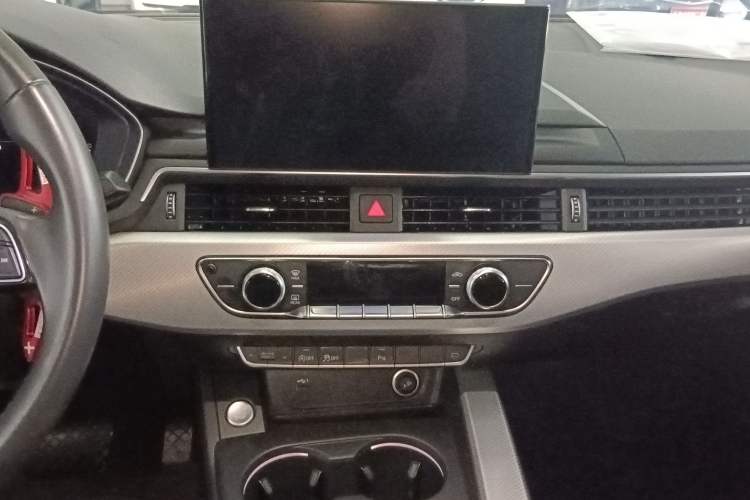 Used Audi A5 2021 Sportback 40 TFSI Fashionable and Dynamic Model Audio And AC Panel