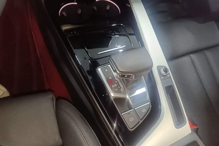 Used Audi A5 2021 Sportback 40 TFSI quattro Luxury Dynamic Model Gear Lever