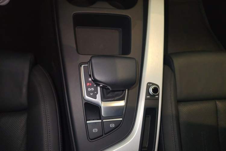 Used Audi A5 2021 Sportback 40 TFSI quattro Luxury Dynamic Model Gear Lever
