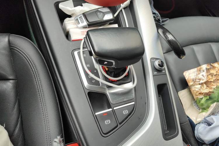 Used Audi A5 2021 Sportback 40 TFSI Stylish and Elegant Model Gear Lever