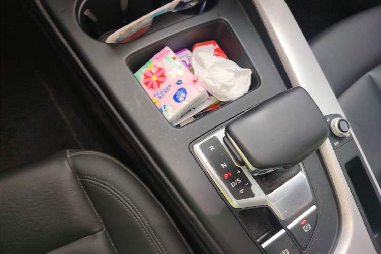 Used Audi A5 2021 Sportback 40 TFSI Stylish and Elegant Model Gear Lever