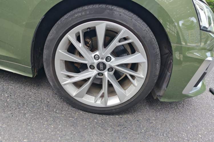 Used Audi A5 2021 Sportback 40 TFSI Stylish and Elegant Model Right Front Wheel Hub
