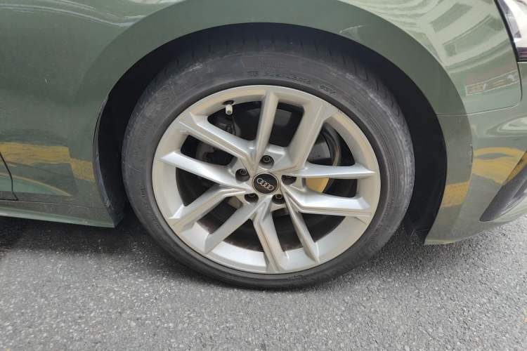 Used Audi A5 2021 Sportback 40 TFSI Stylish and Elegant Model Right Front Wheel Hub