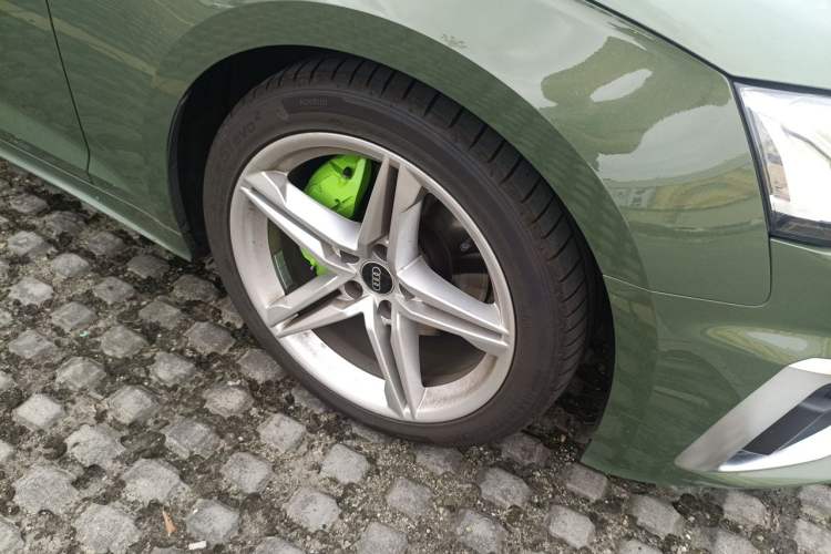Used Audi A5 2021 Sportback 40 TFSI Fashionable and Dynamic Model Right Front Wheel Hub