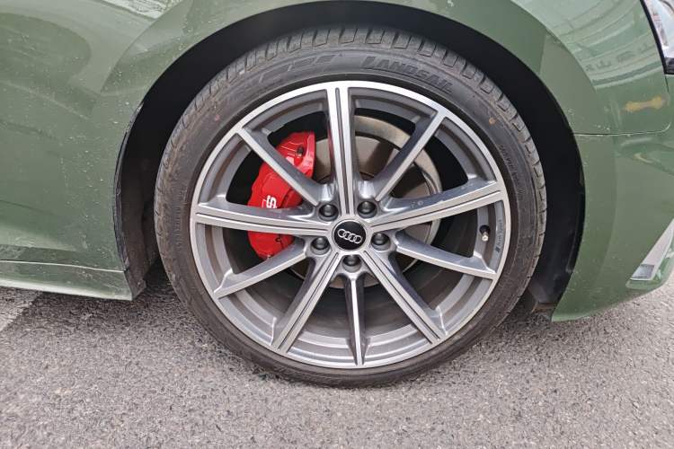 Used Audi A5 2021 Sportback 40 TFSI Stylish and Elegant Model Right Front Wheel Hub