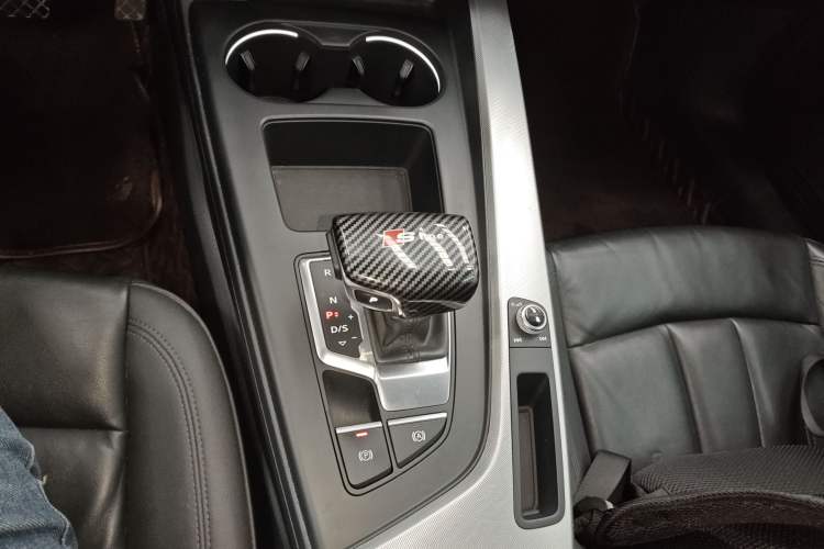 Used Audi A5 2021 Coupe 40 TFSI Fashionable and Dynamic Model Gear Lever