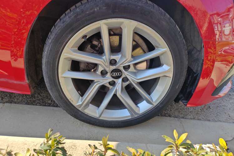 Used Audi A5 2021 Coupe 40 TFSI Fashionable and Dynamic Model Right Front Wheel Hub