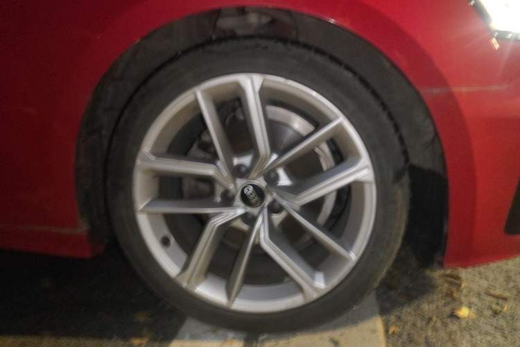 Used Audi A5 2021 Sportback 40 TFSI Stylish and Elegant Model Right Front Wheel Hub