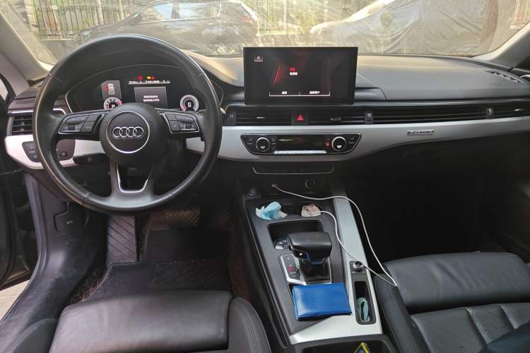 Used Audi A5 2021 Sportback 40 TFSI quattro Luxury Dynamic Model Center Console