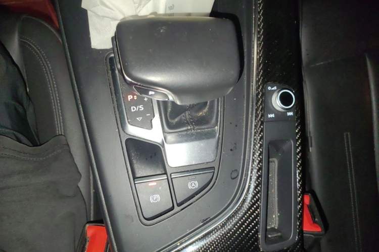 Used Audi A5 2021 Sportback 40 TFSI Stylish and Elegant Model Gear Lever