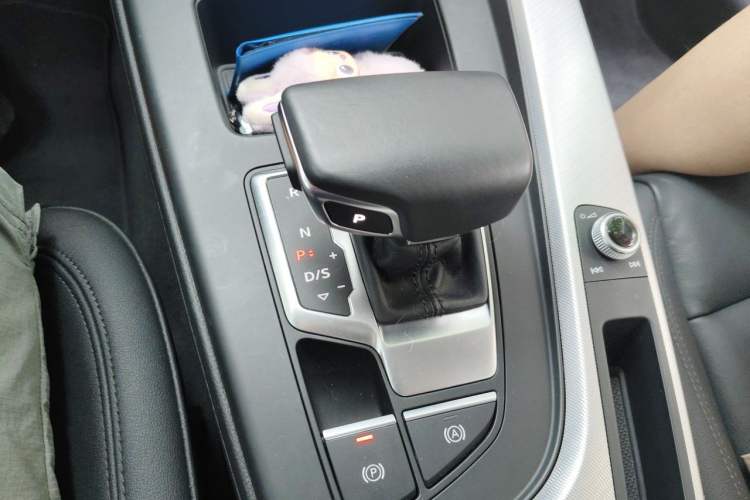 Used Audi A5 2021 Coupe 40 TFSI Fashionable and Dynamic Model Gear Lever