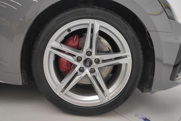 Used Audi A5 2021 Sportback 40 TFSI Fashionable and Dynamic Model Right Front Wheel Hub