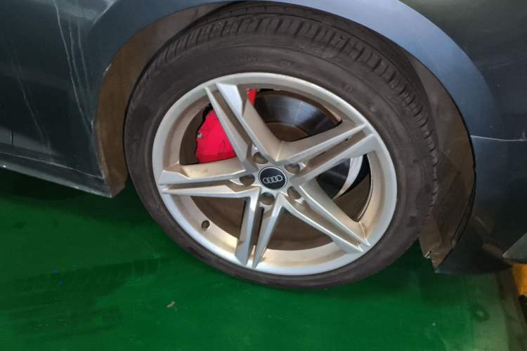 Used Audi A5 2021 Sportback 40 TFSI Fashionable and Dynamic Model Right Front Wheel Hub