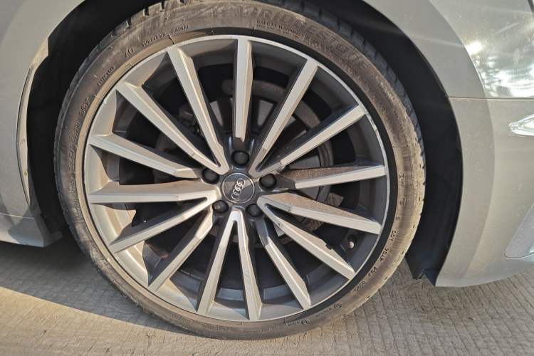 Used Audi A5 2021 Sportback 40 TFSI quattro Luxury Dynamic Model Right Front Wheel Hub