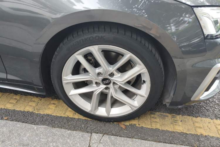 Used Audi A5 2021 Coupe 40 TFSI Fashionable and Dynamic Model Right Front Wheel Hub