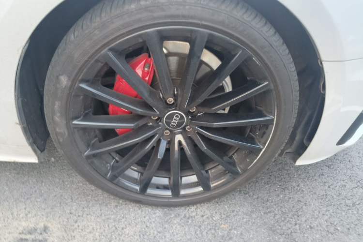 Used Audi A5 2021 Sportback 40 TFSI quattro Luxury Prestige Edition Right Front Wheel Hub