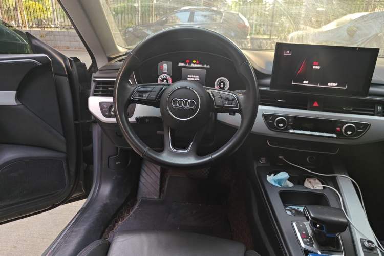 Used Audi A5 2021 Sportback 40 TFSI quattro Luxury Dynamic Model Steering Wheel