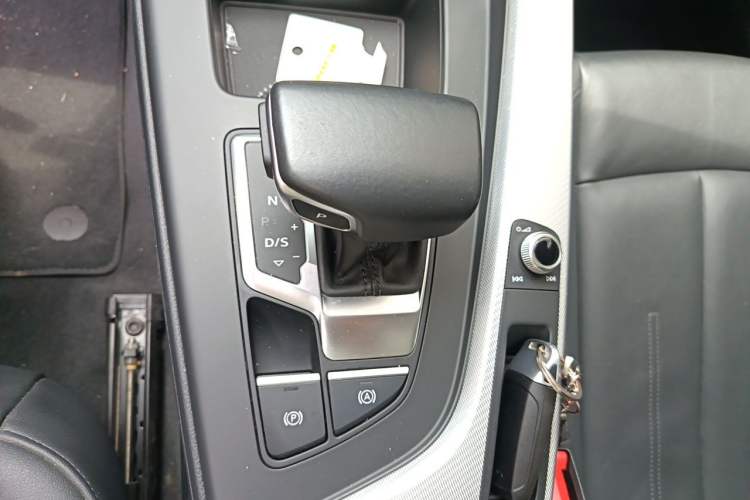 Used Audi A5 2021 Coupe 40 TFSI Fashionable and Dynamic Model Gear Lever